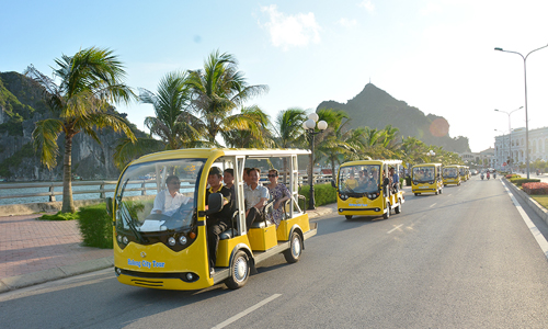 Ha Long launches electric car service for tourists